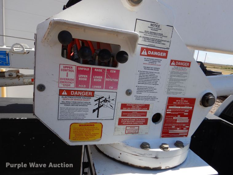 image for item LB9860 2011 Ford F450 Super Duty Lariat  SuperCab Bucket truck