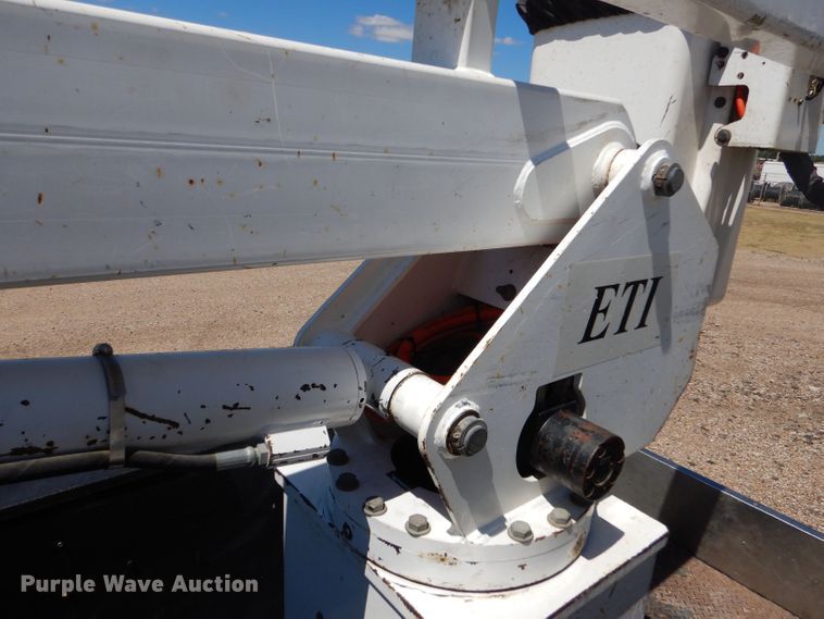 image for item LB9860 2011 Ford F450 Super Duty Lariat  SuperCab Bucket truck