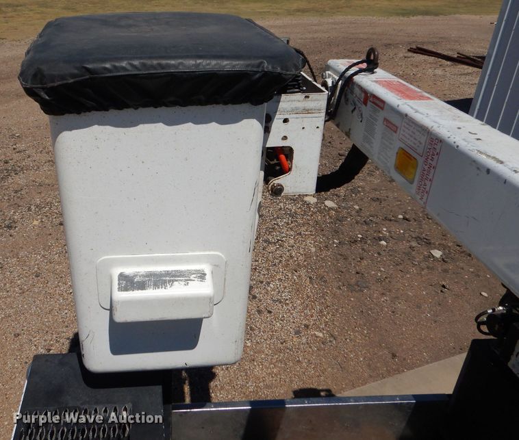 image for item LB9860 2011 Ford F450 Super Duty Lariat  SuperCab Bucket truck