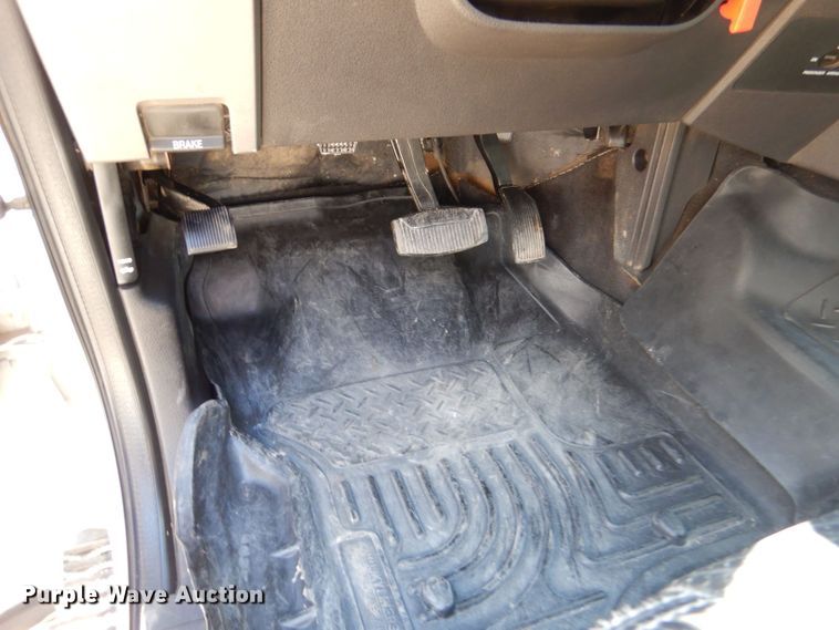 image for item LB9860 2011 Ford F450 Super Duty Lariat  SuperCab Bucket truck