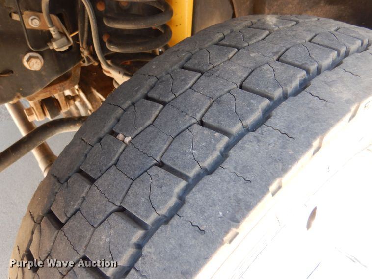 image for item LB9860 2011 Ford F450 Super Duty Lariat  SuperCab Bucket truck