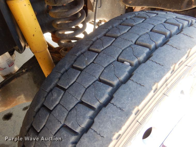 image for item LB9860 2011 Ford F450 Super Duty Lariat  SuperCab Bucket truck