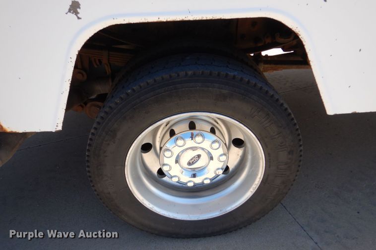 image for item LB9860 2011 Ford F450 Super Duty Lariat  SuperCab Bucket truck