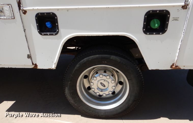 image for item LB9860 2011 Ford F450 Super Duty Lariat  SuperCab Bucket truck