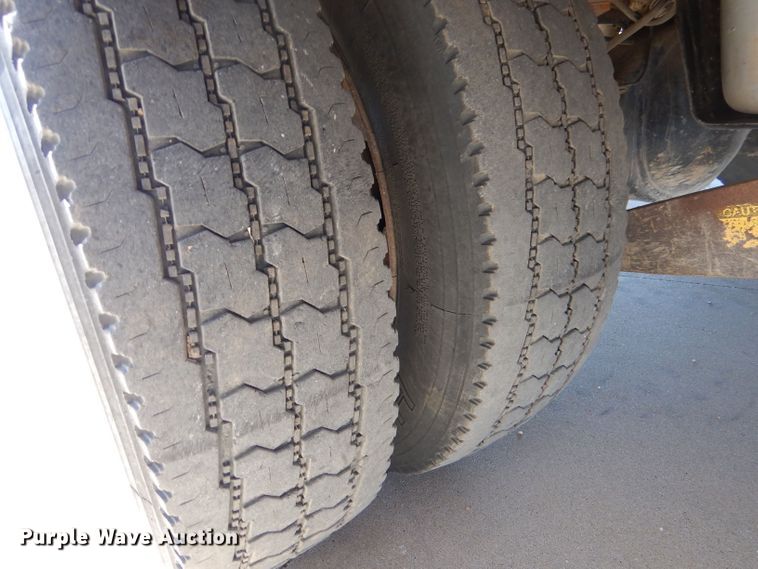 image for item LB9860 2011 Ford F450 Super Duty Lariat  SuperCab Bucket truck