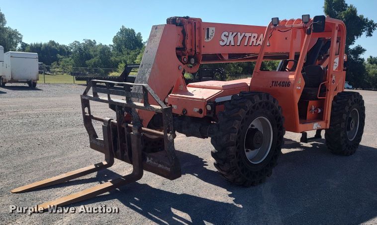 image for item LK9061 2014 SkyTrak 8042  telehandler