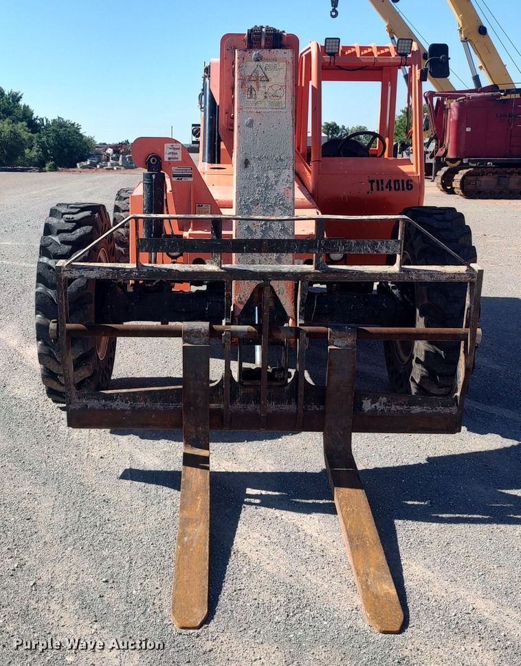 image for item LK9061 2014 SkyTrak 8042  telehandler