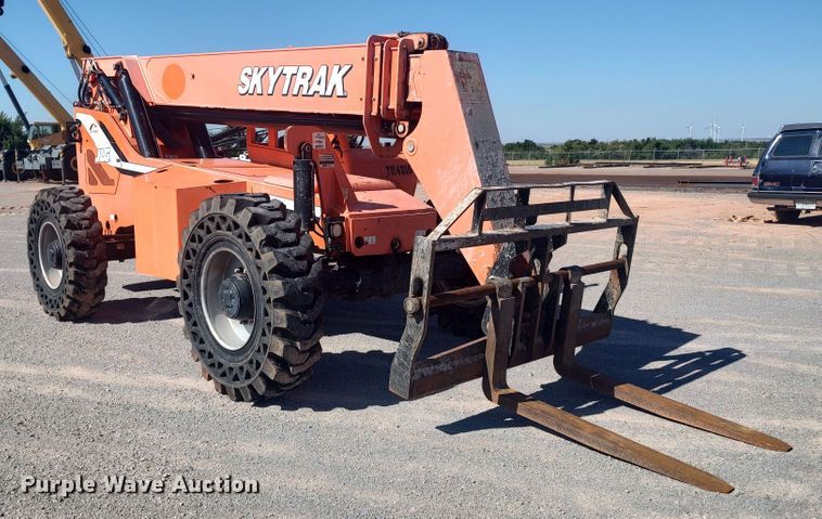 image for item LK9061 2014 SkyTrak 8042  telehandler