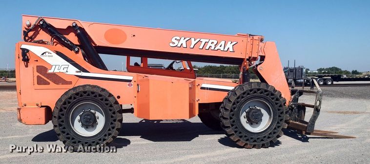image for item LK9061 2014 SkyTrak 8042  telehandler