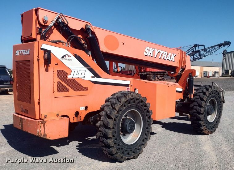 image for item LK9061 2014 SkyTrak 8042  telehandler