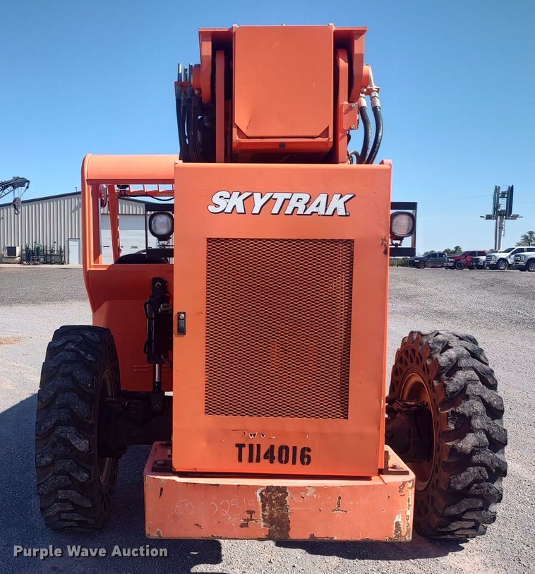 image for item LK9061 2014 SkyTrak 8042  telehandler