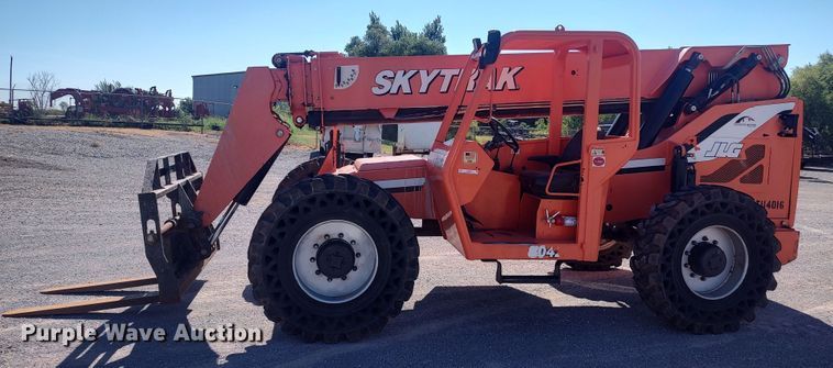 image for item LK9061 2014 SkyTrak 8042  telehandler
