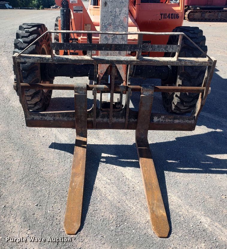 image for item LK9061 2014 SkyTrak 8042  telehandler