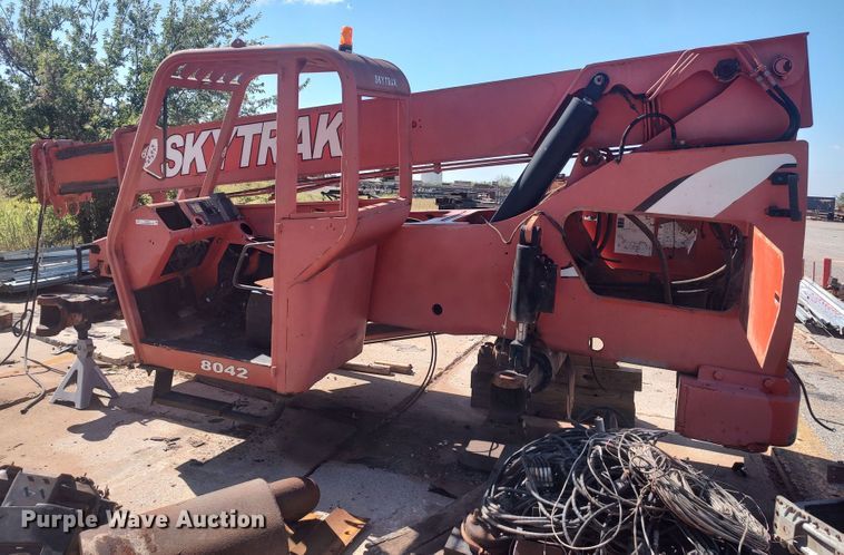 image for item LK9063 SkyTrak 8042  telehandler