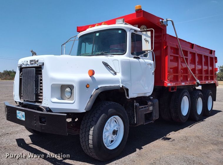 image for item LK9074 1994 Mack DM690S  dump truck