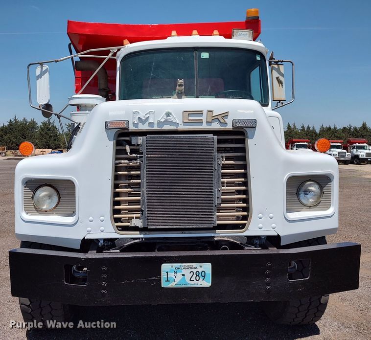 image for item LK9074 1994 Mack DM690S  dump truck