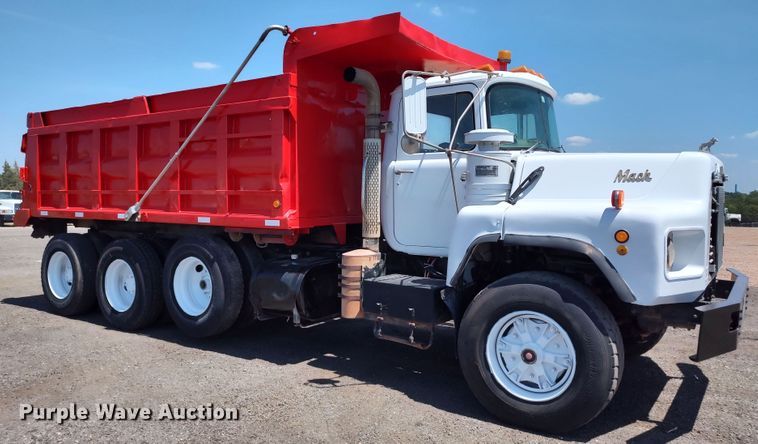image for item LK9074 1994 Mack DM690S  dump truck