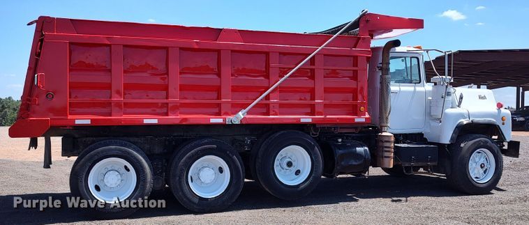 image for item LK9074 1994 Mack DM690S  dump truck