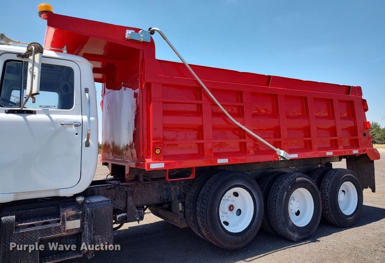 image for item LK9074 1994 Mack DM690S  dump truck
