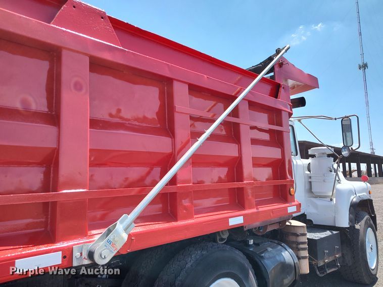 image for item LK9074 1994 Mack DM690S  dump truck