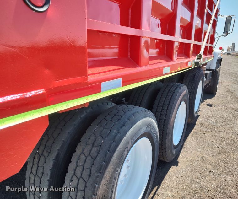 image for item LK9074 1994 Mack DM690S  dump truck