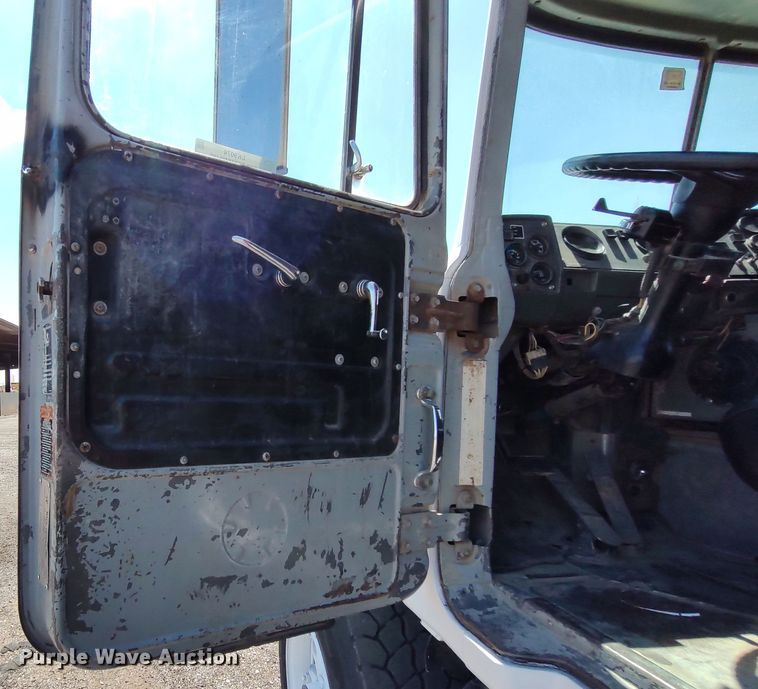 image for item LK9074 1994 Mack DM690S  dump truck