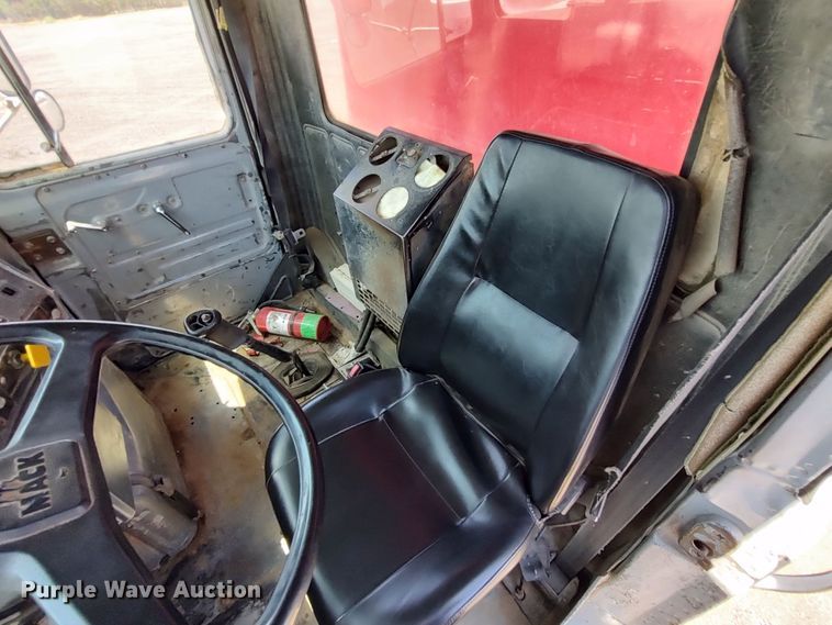 image for item LK9074 1994 Mack DM690S  dump truck