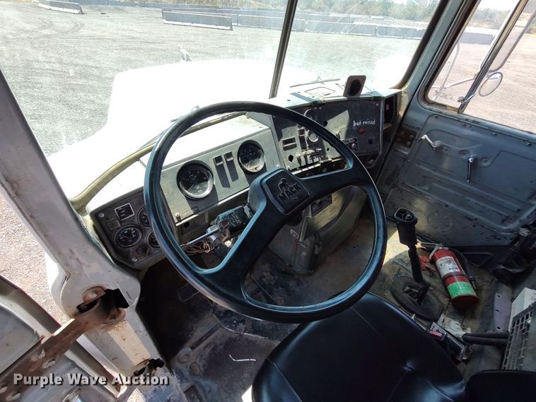 image for item LK9074 1994 Mack DM690S  dump truck