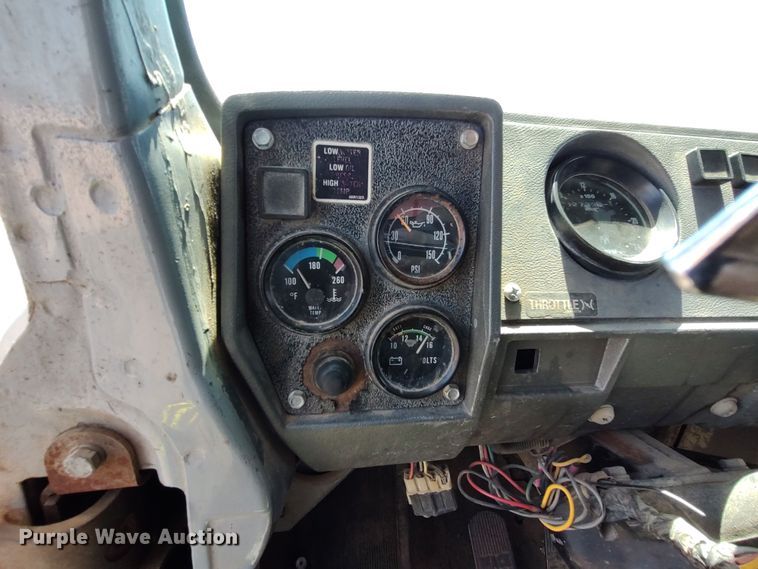 image for item LK9074 1994 Mack DM690S  dump truck