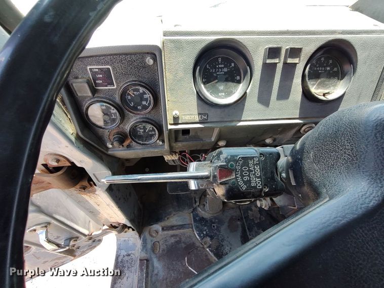 image for item LK9074 1994 Mack DM690S  dump truck