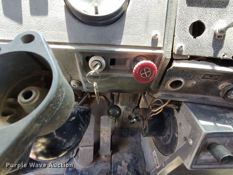 image for item LK9074 1994 Mack DM690S  dump truck