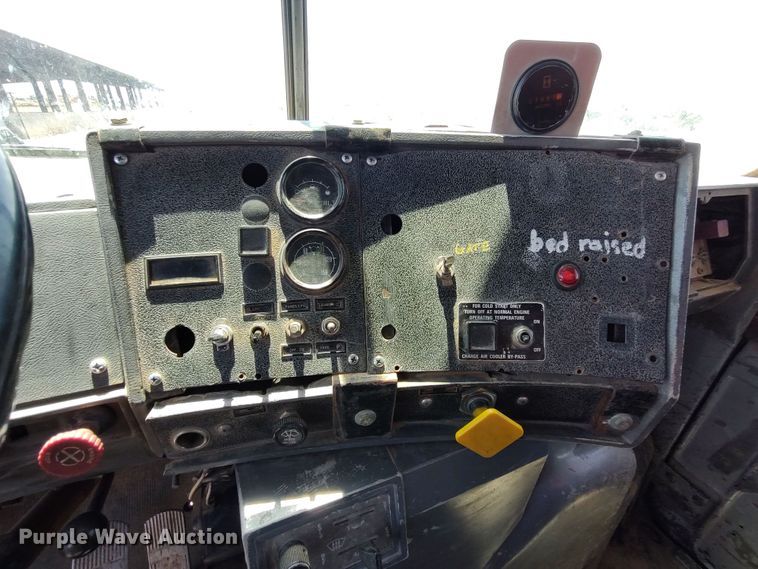 image for item LK9074 1994 Mack DM690S  dump truck