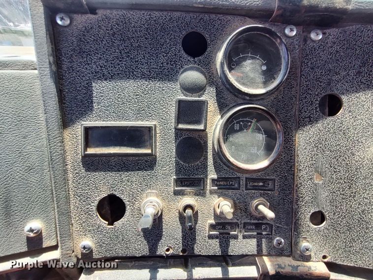 image for item LK9074 1994 Mack DM690S  dump truck