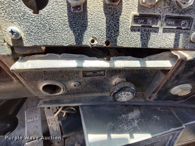 image for item LK9074 1994 Mack DM690S  dump truck