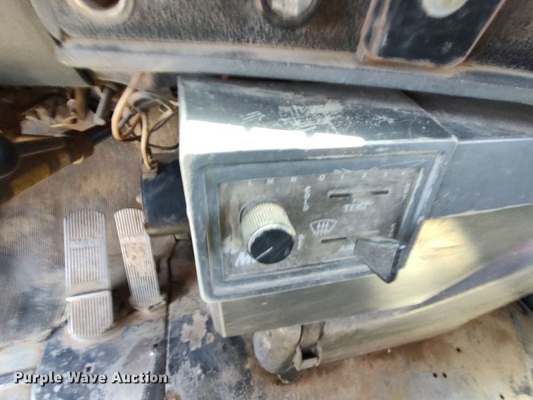 image for item LK9074 1994 Mack DM690S  dump truck