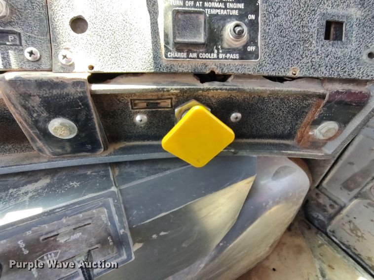 image for item LK9074 1994 Mack DM690S  dump truck