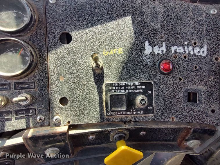 image for item LK9074 1994 Mack DM690S  dump truck