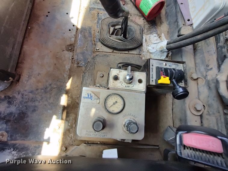 image for item LK9074 1994 Mack DM690S  dump truck