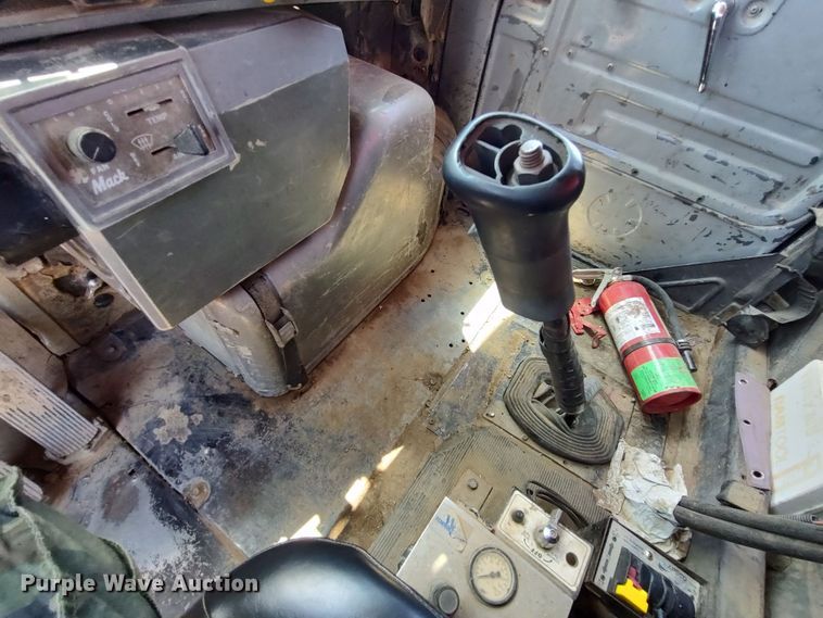 image for item LK9074 1994 Mack DM690S  dump truck