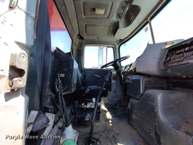 image for item LK9074 1994 Mack DM690S  dump truck