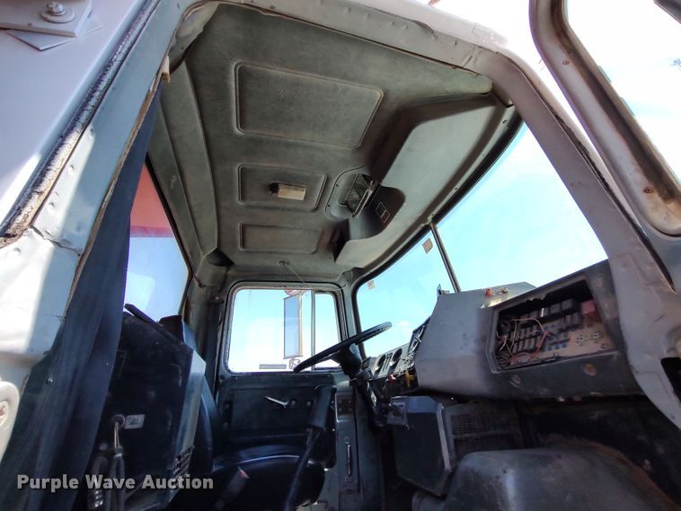 image for item LK9074 1994 Mack DM690S  dump truck