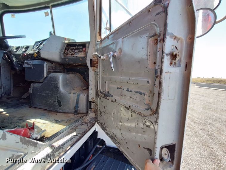 image for item LK9074 1994 Mack DM690S  dump truck