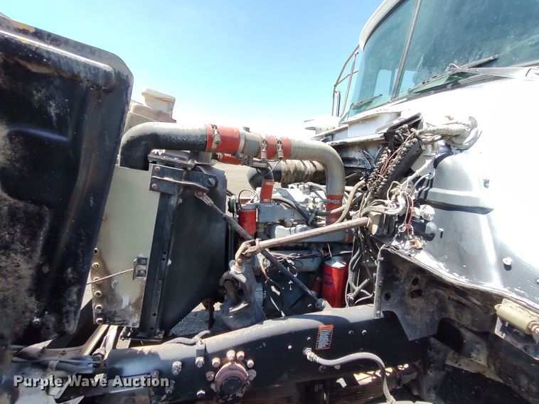 image for item LK9074 1994 Mack DM690S  dump truck