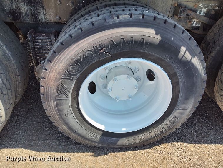 image for item LK9074 1994 Mack DM690S  dump truck