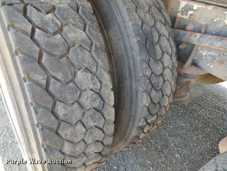 image for item LK9074 1994 Mack DM690S  dump truck