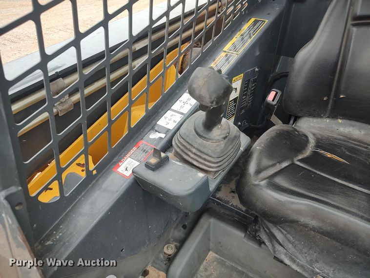 image for item LK9084 2013 John Deere 333E  tracked skid steer loader