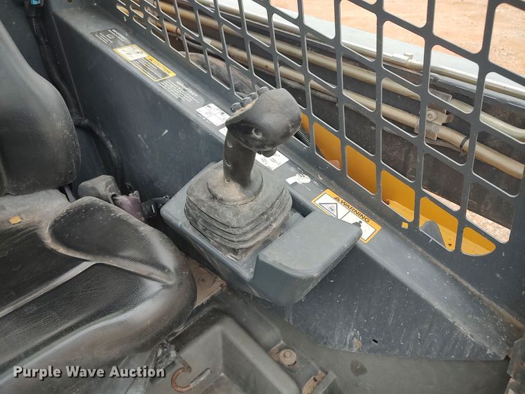 image for item LK9084 2013 John Deere 333E  tracked skid steer loader