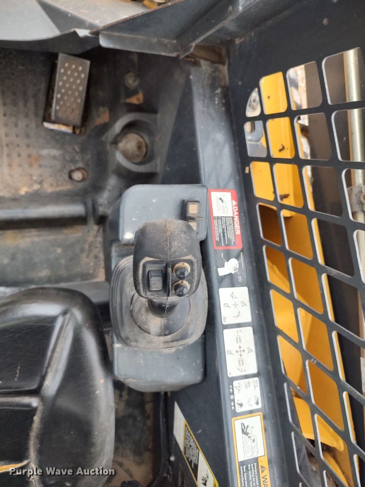 image for item LK9084 2013 John Deere 333E  tracked skid steer loader