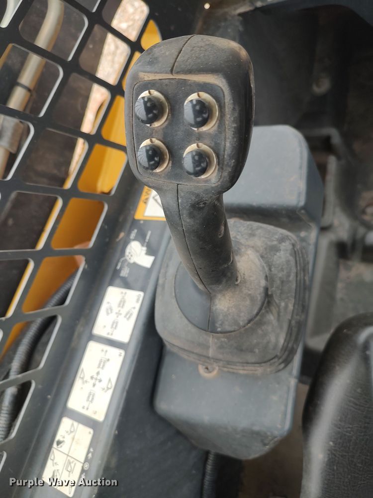 image for item LK9084 2013 John Deere 333E  tracked skid steer loader