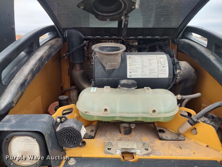 image for item LK9084 2013 John Deere 333E  tracked skid steer loader